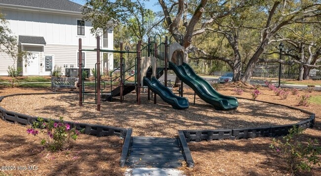 Building Photo - 115 Beaumont Oaks Dr