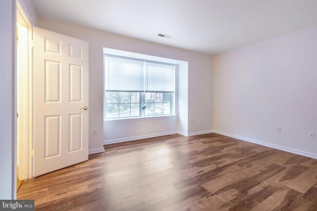 Building Photo - 4 Banyan Wood Ct