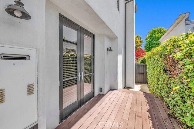 Building Photo - 221 Vía Alameda