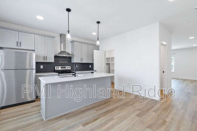 Building Photo - 700 N Dupont Ave