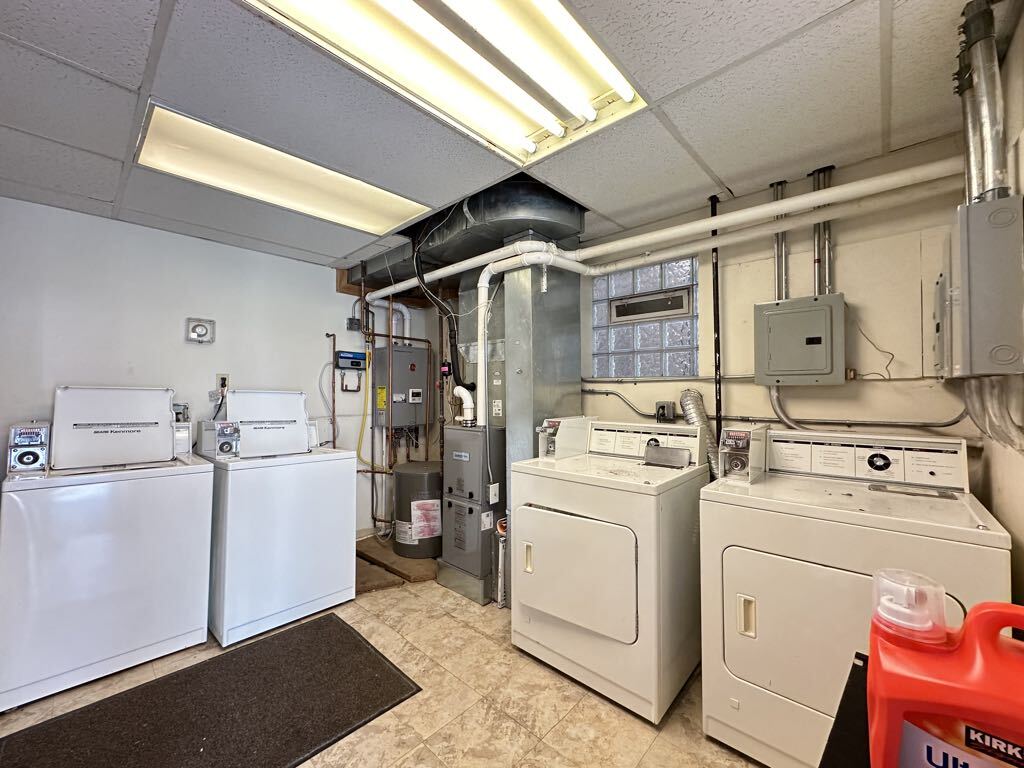 Building Photo - 1424 N Bosworth Ave