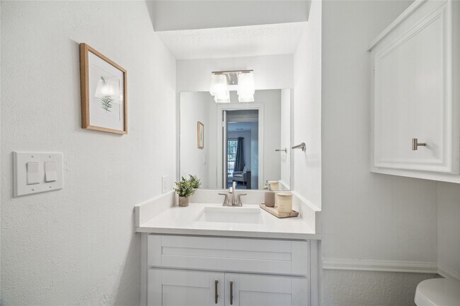 Building Photo - 89 Towering Pines Dr