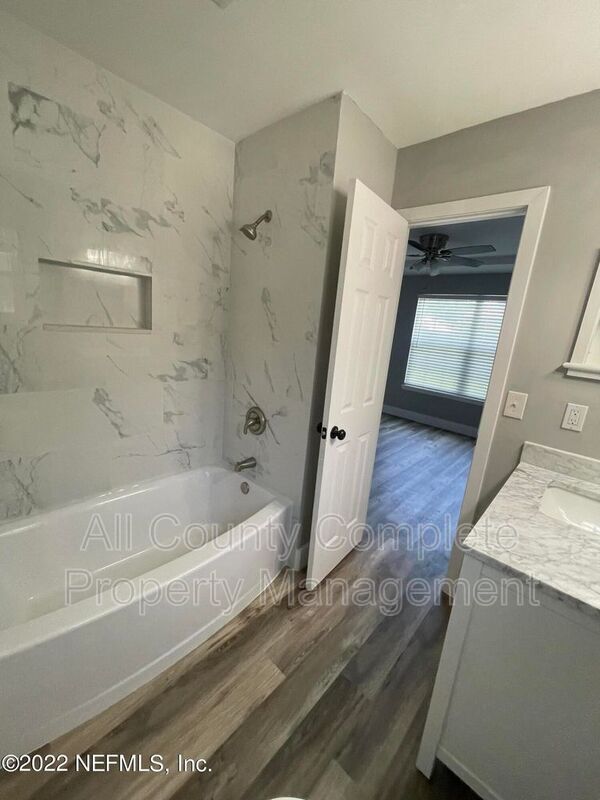 Building Photo - 72 7th St