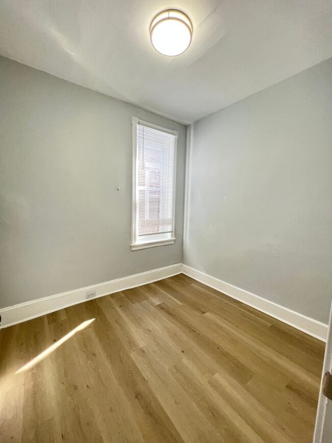 Building Photo - Gorgeous 4b/1.5b Home! Section 8 only!