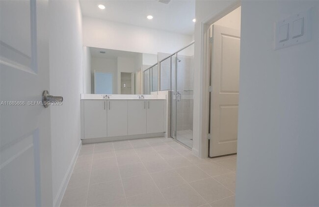 Building Photo - 2972 SE 23rd Ave