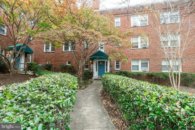 Building Photo - 4004 Beecher St NW