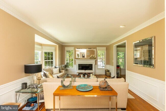 Building Photo - 8809 Saunders Ln