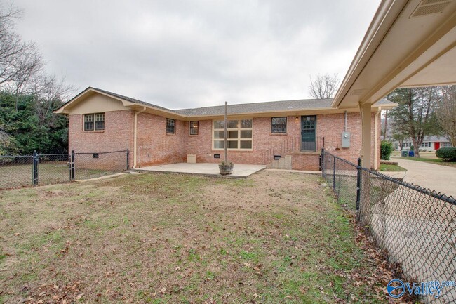 Building Photo - 814 Cleermont Dr SE