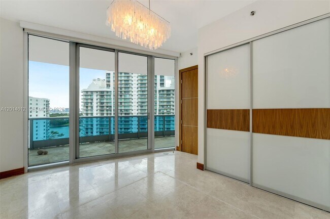 Building Photo - 5959 Collins Ave