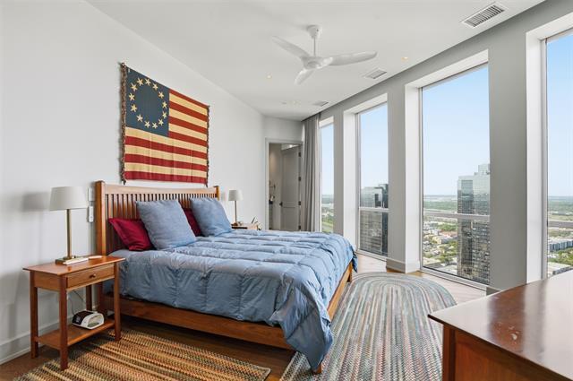 Building Photo - 500 Throckmorton St