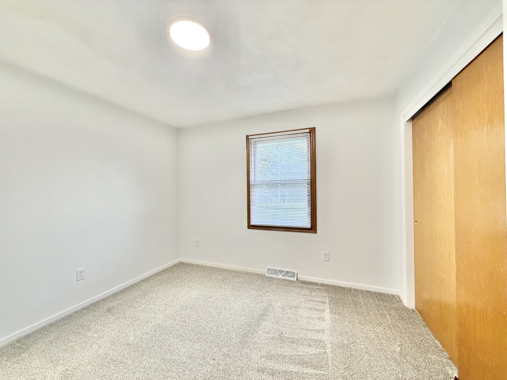Building Photo - 1124-1126 Brown Dr