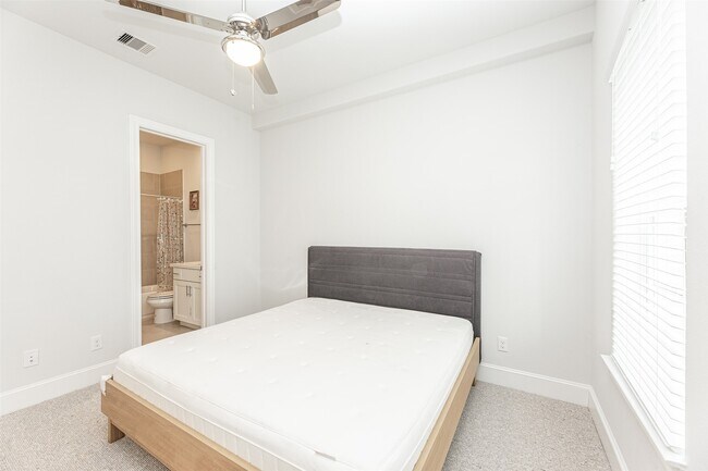Building Photo - 2028 Waterloo Station Rd