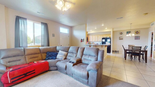 Building Photo - 3 Bedroom Cedar Crossing Townhome