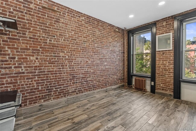 Building Photo - 220 E 116th St