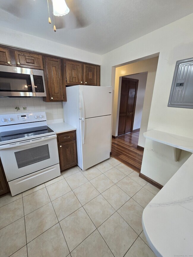 Building Photo - 338 Dunfey Ln