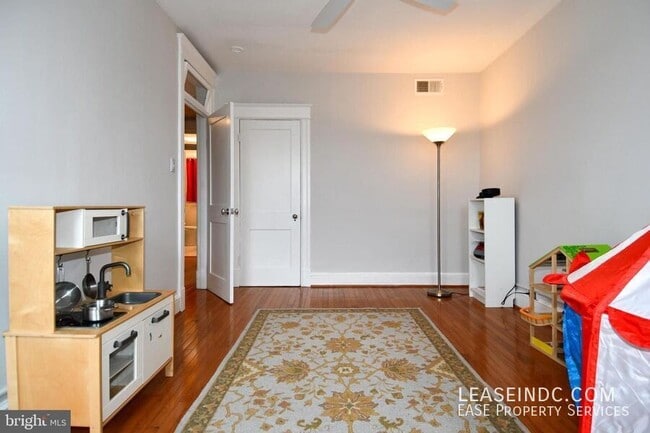 Building Photo - 4709 9th St NW