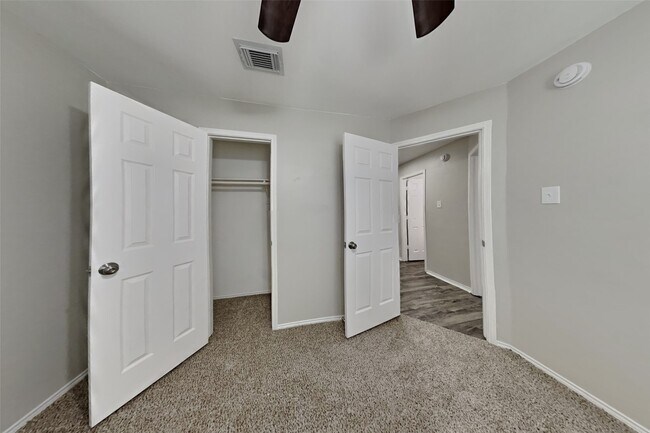 Building Photo - 15623 Ashbournne Springs Ln