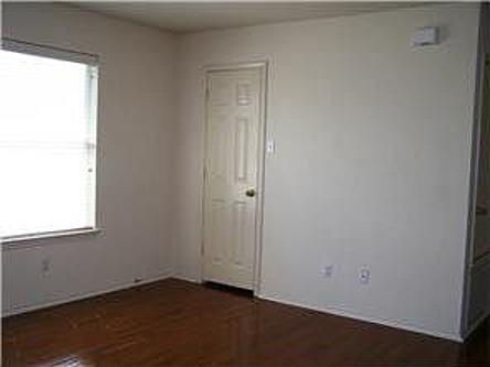 Building Photo - 15534 Sarah's Creek Dr