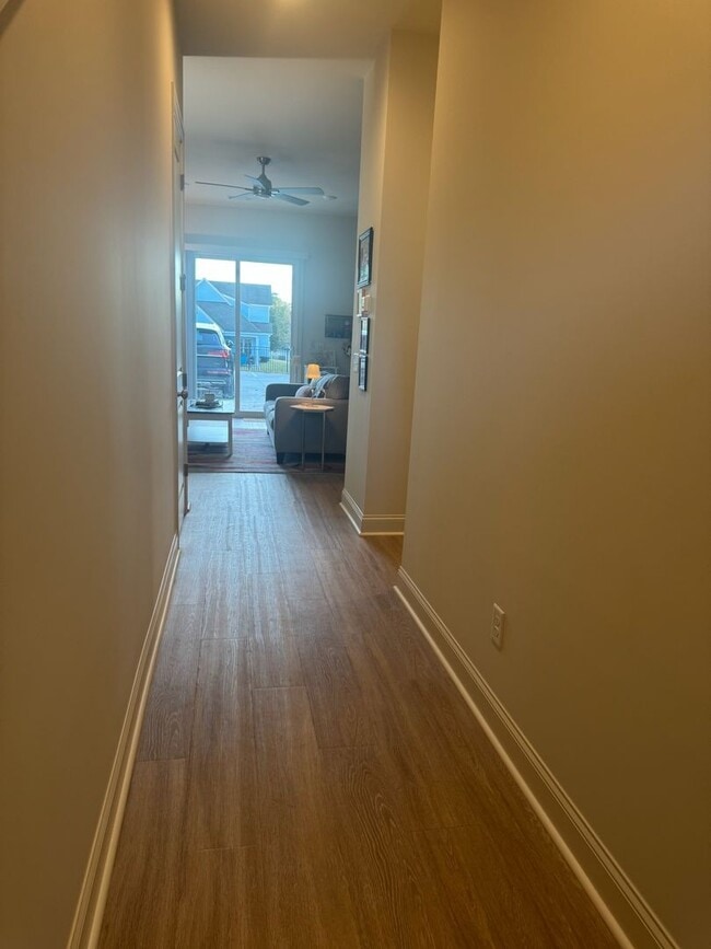 Building Photo - Glenwood Townhomes Unit #103