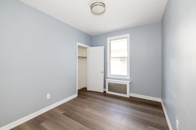 Building Photo - 100 W 46th St