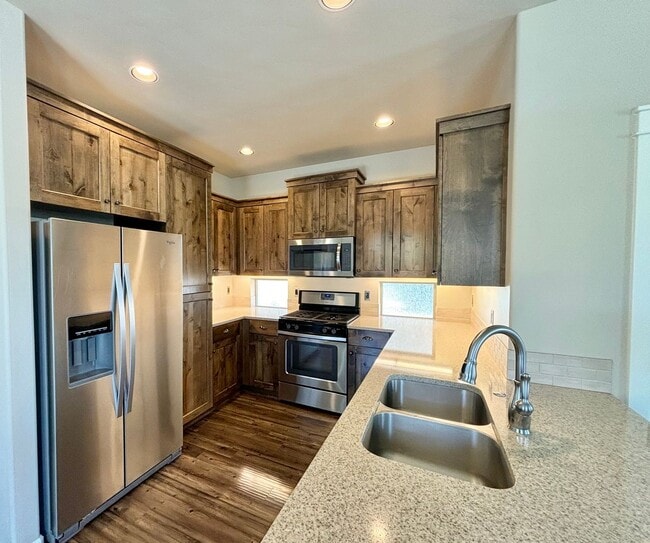 Building Photo - 2965 Yew Park Ln