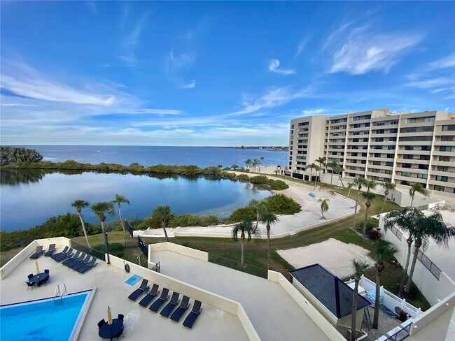 Building Photo - 6009 Sea Ranch Dr