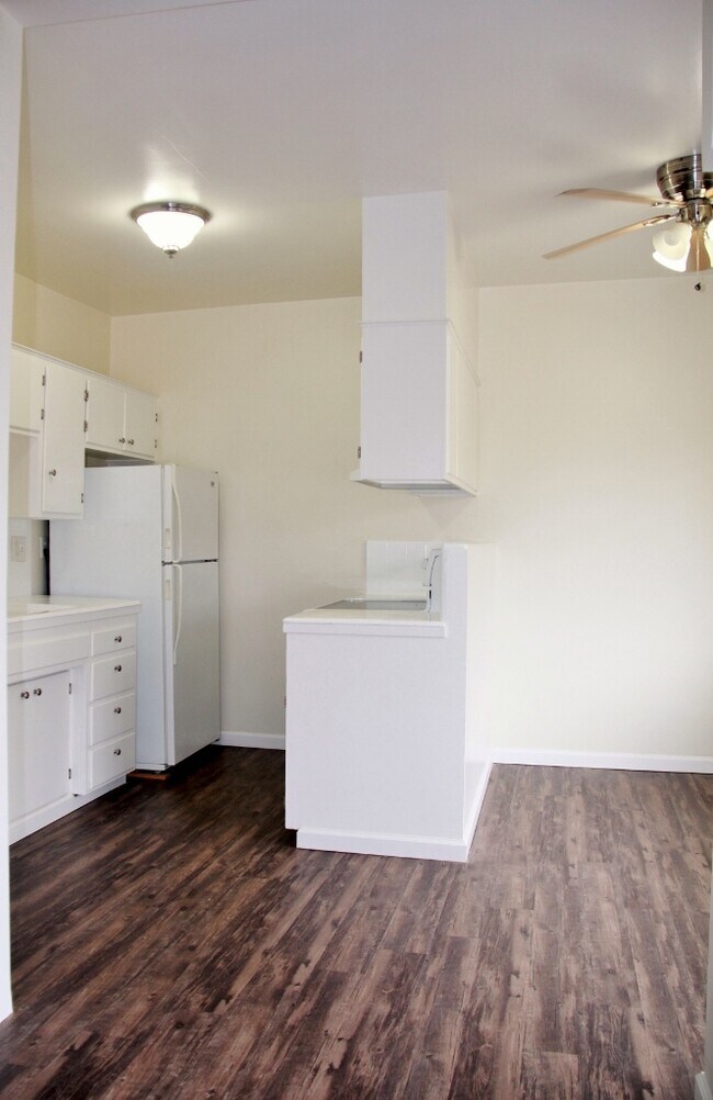Building Photo - Large 2 Bed, 1 Bath in Beautiful Mission H...