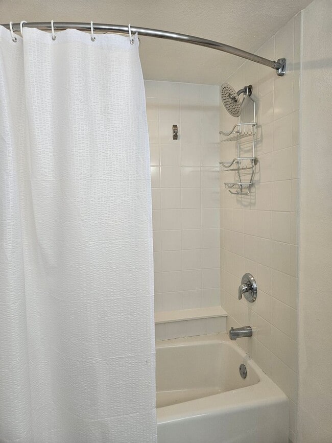 Building Photo - 1 BEDROOM 1 BATH CONDO