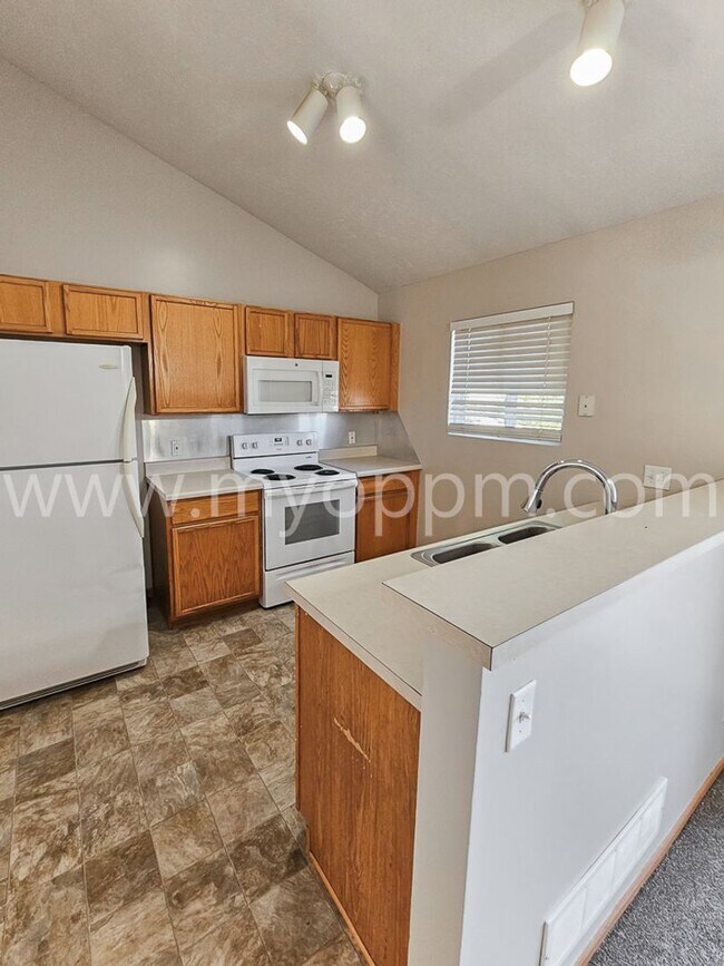 Building Photo - Gorgeous 3 Bedroom / 2 Bathroom Home | Chalco| $700 off Deposit!