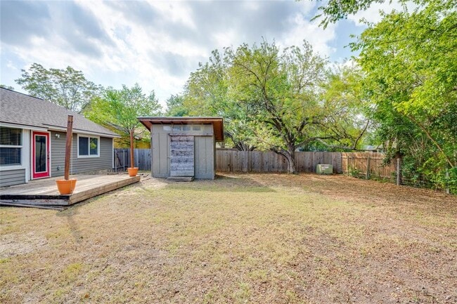 Building Photo - 8700 Soho Dr