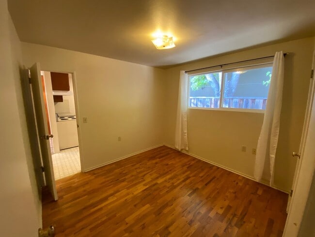 Building Photo - 121 Coulson Ave