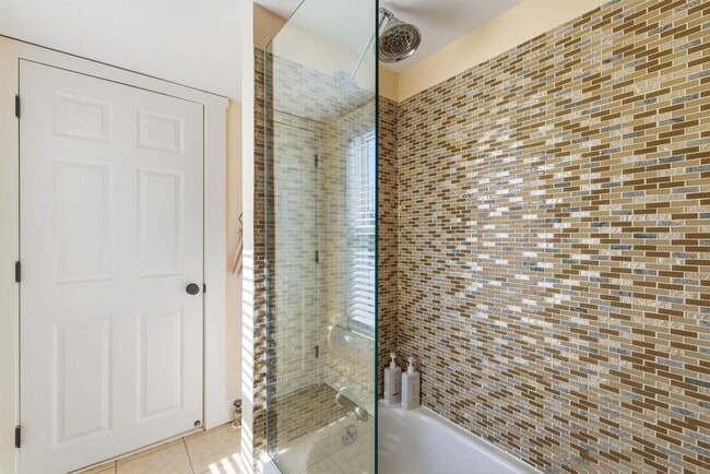 Building Photo - 26 Snow St