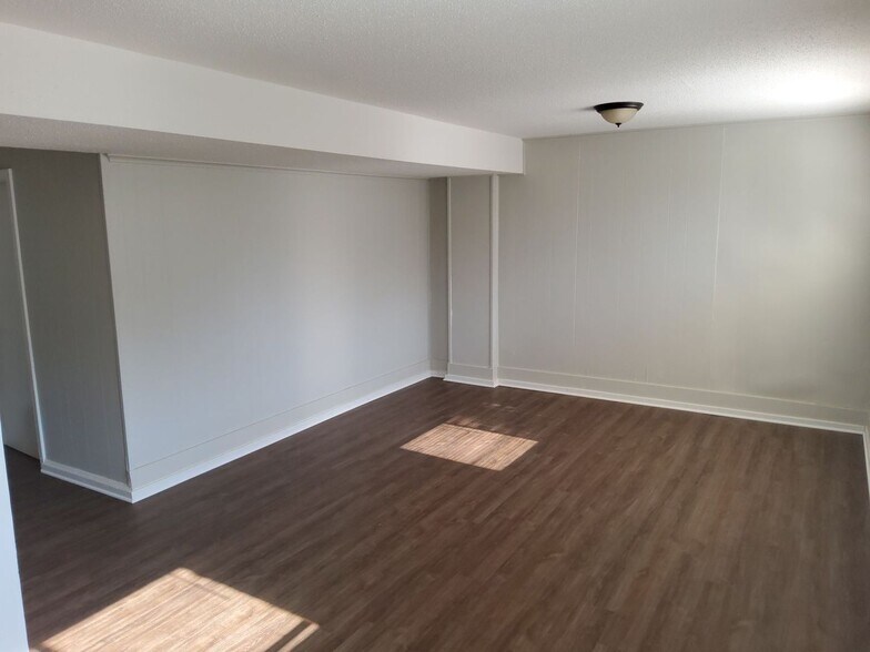 Building Photo - 4558 Almo Ave