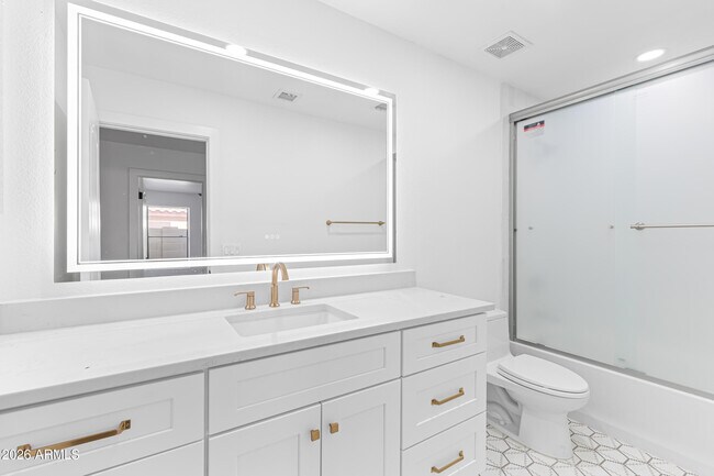 Building Photo - 4 N 163rd Ln