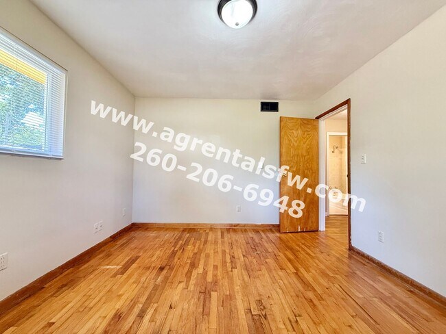 Building Photo - 3 bedroom House