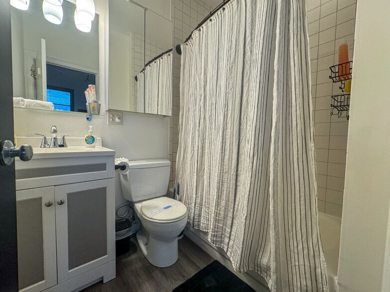 Building Photo - 19 Stanhope St