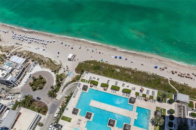 Building Photo - 1800 S Ocean Dr