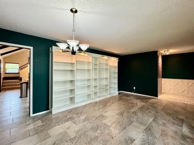 Building Photo - 3604 Jim Robison Dr