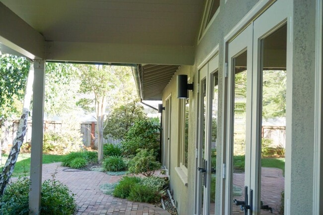 Building Photo - 30 Genevra Rd