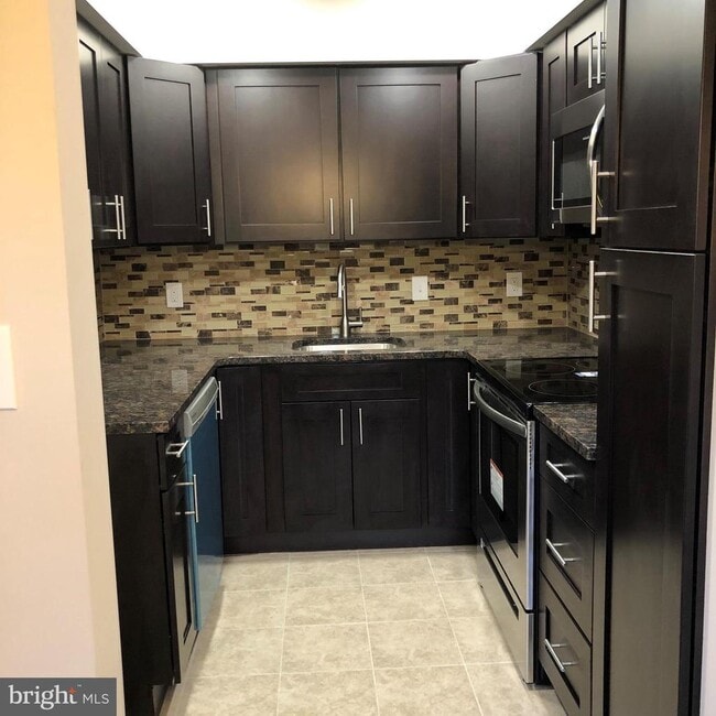 Building Photo - 711 Yardley Commons