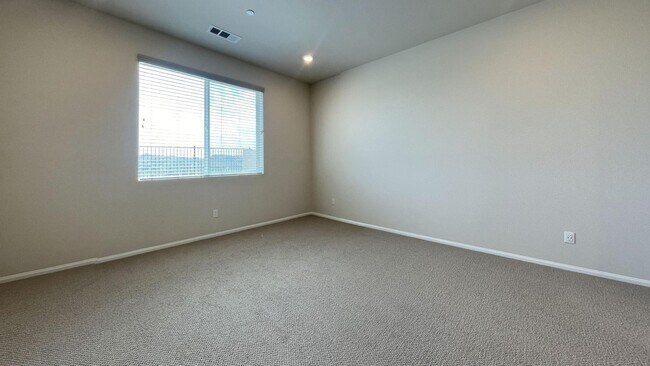 Building Photo - 35333 Hutchinson Pl