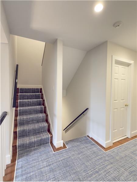 Building Photo - 42 Greythorne Woods Cir