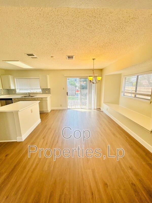 Building Photo - 7138 Valewood View