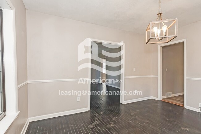 Building Photo - 297 E Melford Ave