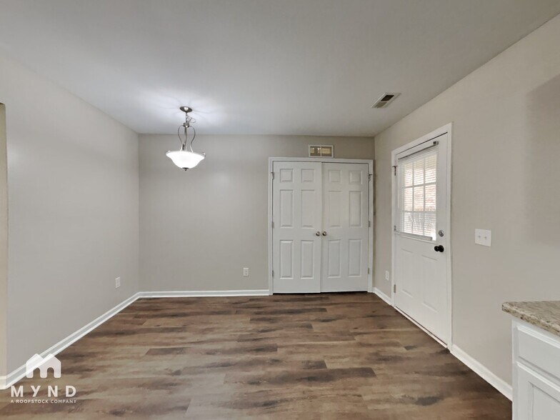 Building Photo - 466 Barewood Dr