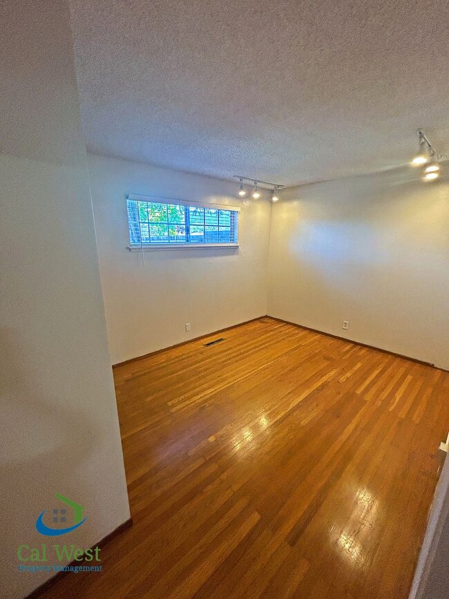 Building Photo - $3795 - 4 Bed/2 Bath Single Family Home in the heart of Gilroy