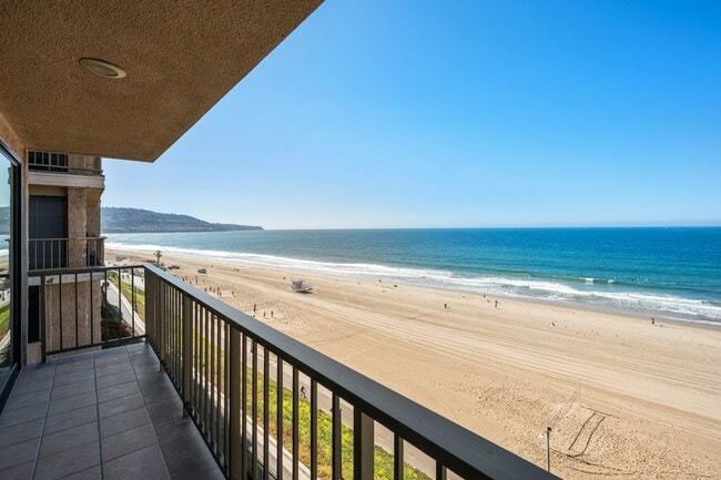 Building Photo - 721 Esplanade