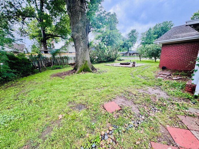 Building Photo - Beautiful corner lot. This home is very sp...