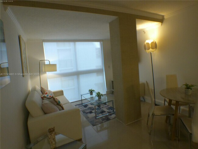 Building Photo - 2951 S Bayshore Dr