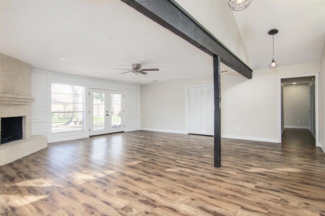 Building Photo - 2716 Pinecone Ln